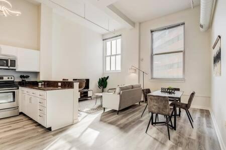 Cozysuites - 2Br With Direct Skybridge Access #5 Indianápolis Exterior foto